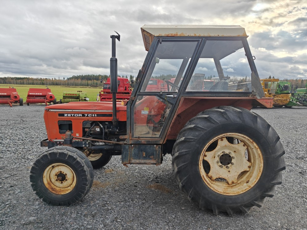 ZETOR 7011 - Traktor: foto 2 ZETOR 7011 - Traktor: foto 2
