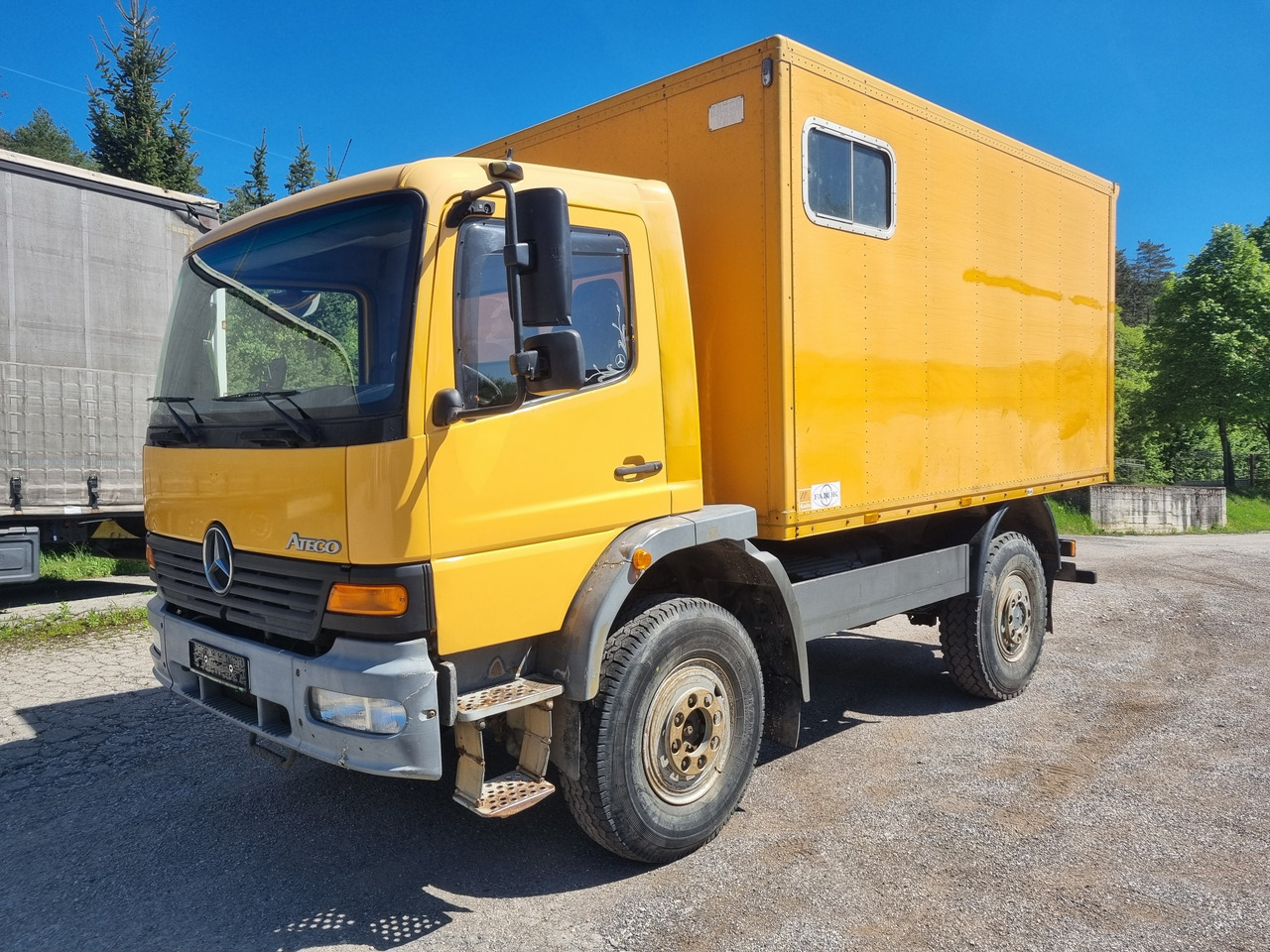 MERCEDES-BENZ ATEGO 1017 4x4 BOX + PTO - Kamion vagonetë: foto 1 MERCEDES-BENZ ATEGO 1017 4x4 BOX + PTO - Kamion vagonetë: foto 1