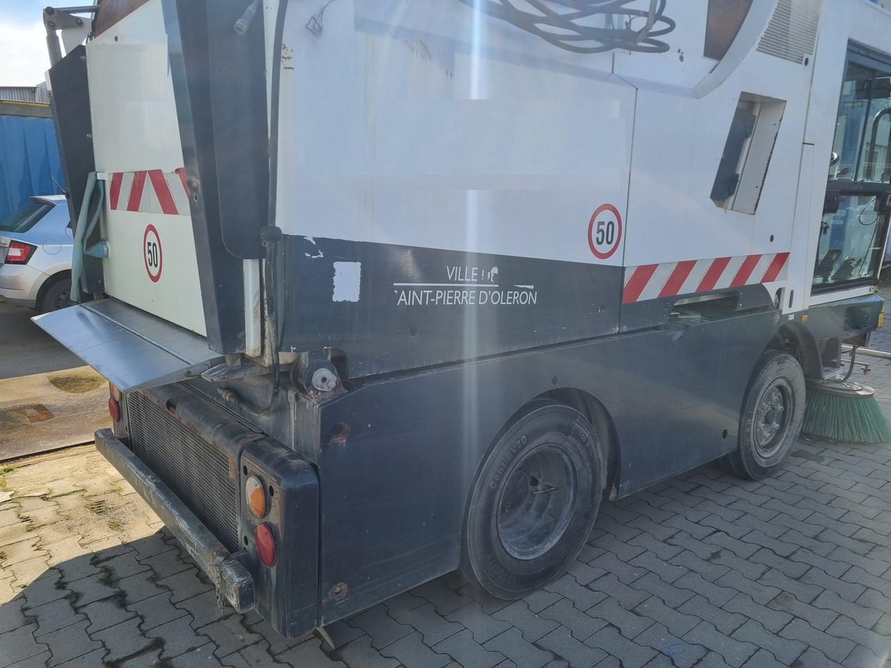 SCHMIDT Cleango compact sweeper 400 - Makinë fshirëse për rrugët: foto 3 SCHMIDT Cleango compact sweeper 400 - Makinë fshirëse për rrugët: foto 3
