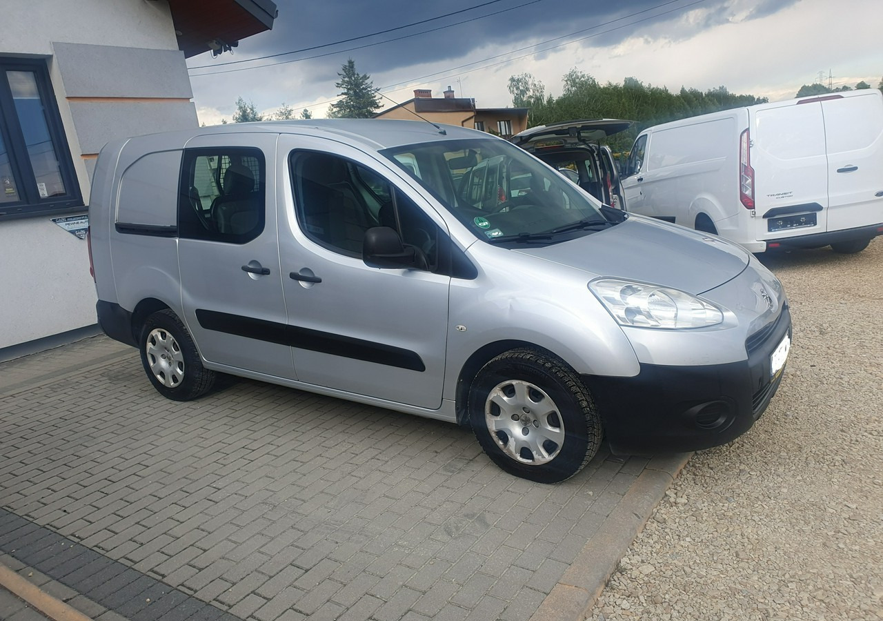 Citroen Berlingo II 5 lub 2 osobowy *long * zabudowa gruau* - Veturë: foto 5 Citroen Berlingo II 5 lub 2 osobowy *long * zabudowa gruau* - Veturë: foto 5