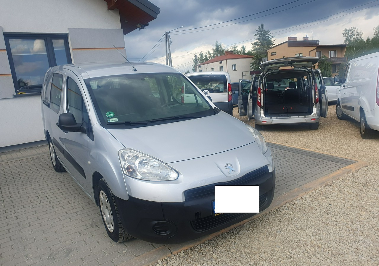 Peugeot Partner II 5 lub 2 osobowy *long * zabudowa gruau* - Veturë: foto 4 Peugeot Partner II 5 lub 2 osobowy *long * zabudowa gruau* - Veturë: foto 4