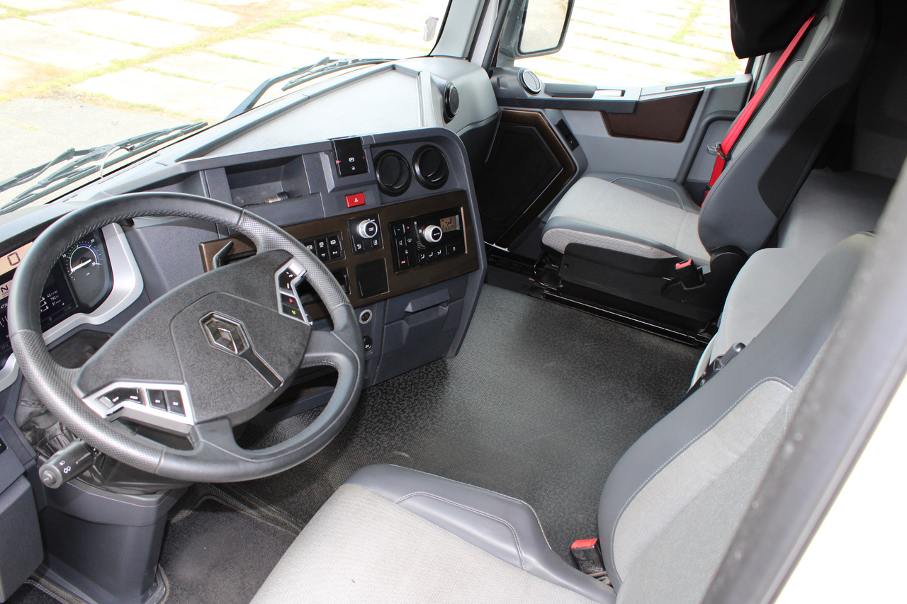 Gjysmë-kamion Renault T460: foto 7