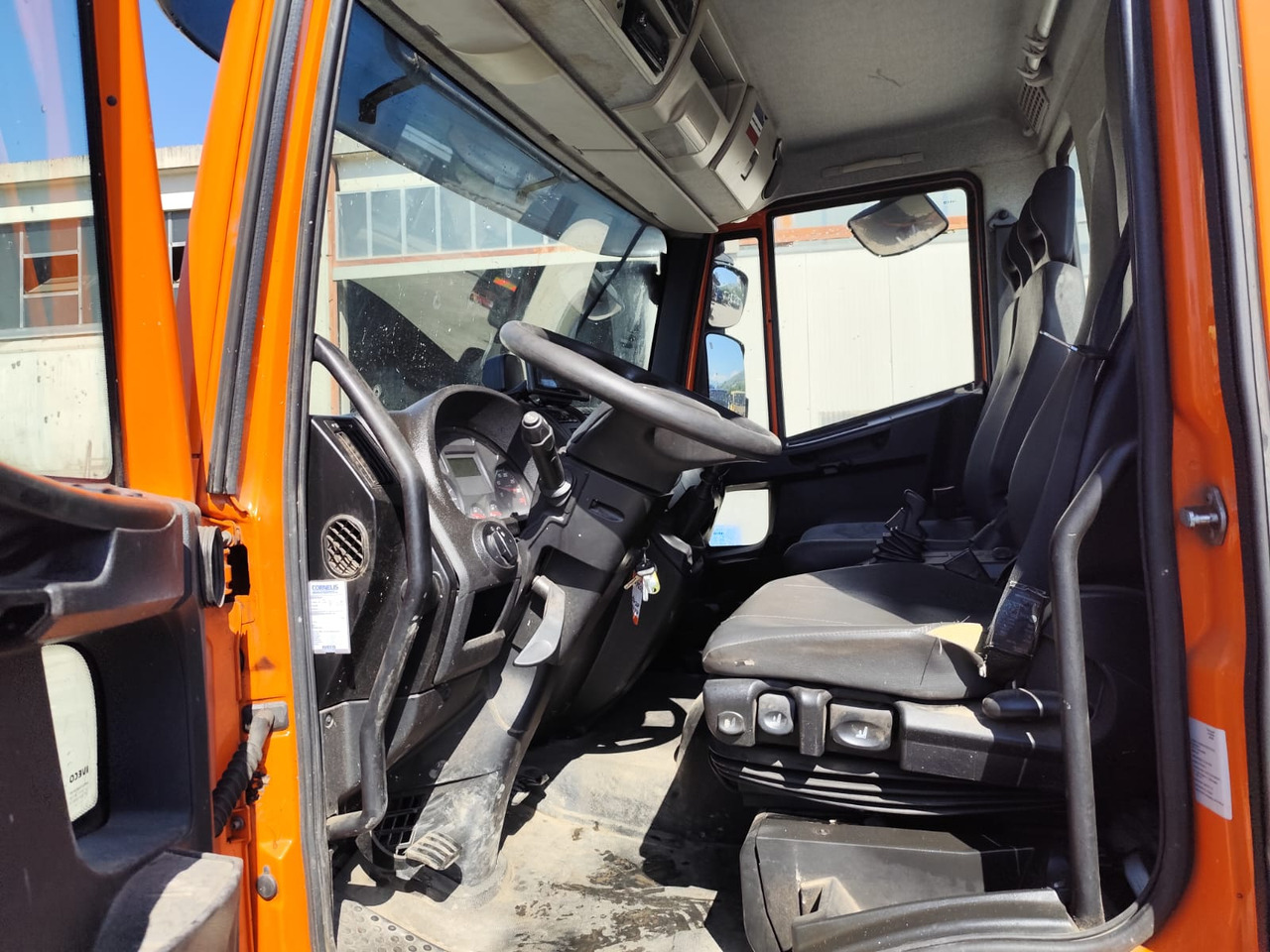 IVECO EUROCARGO 120-190L - Kamion kabinë-shasi: foto 2 IVECO EUROCARGO 120-190L - Kamion kabinë-shasi: foto 2
