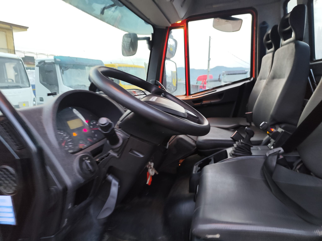 Kamion me vinç IVECO EUROCARGO 120-90L: foto 12
