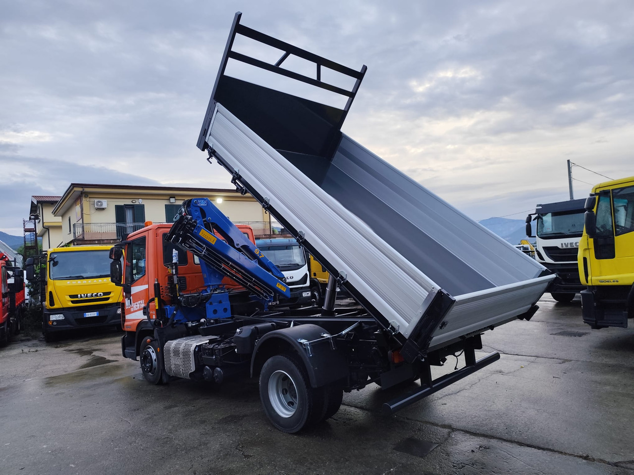 IVECO EUROCARGO 120-90L - Kamion me vinç: foto 3 IVECO EUROCARGO 120-90L - Kamion me vinç: foto 3