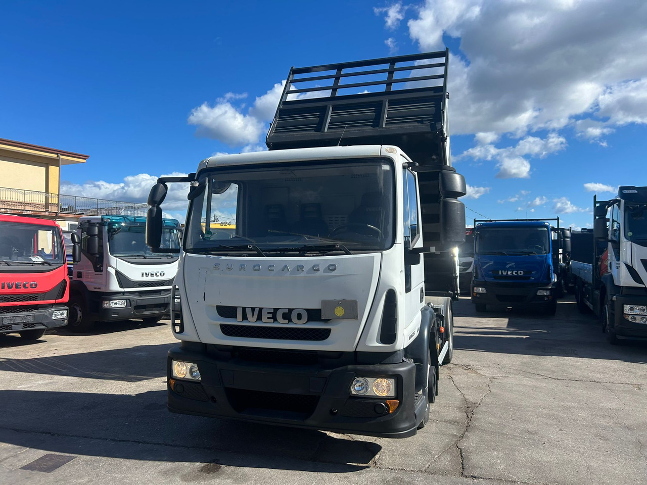 IVECO EUROCARGO 120E25 - Kamion vetëshkarkues: foto 5 IVECO EUROCARGO 120E25 - Kamion vetëshkarkues: foto 5