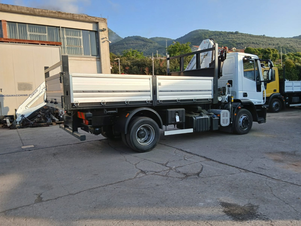 IVECO EUROCARGO 120E28P - Kamion me vinç: foto 4 IVECO EUROCARGO 120E28P - Kamion me vinç: foto 4