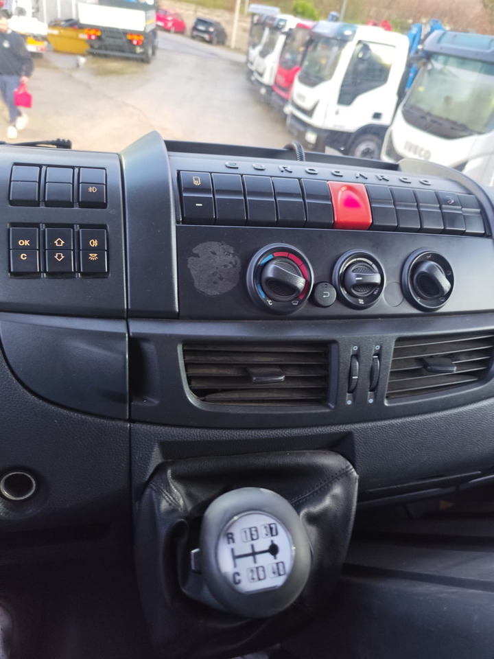 IVECO EUROCARGO 120E28P - Kamion kabinë-shasi: foto 3 IVECO EUROCARGO 120E28P - Kamion kabinë-shasi: foto 3