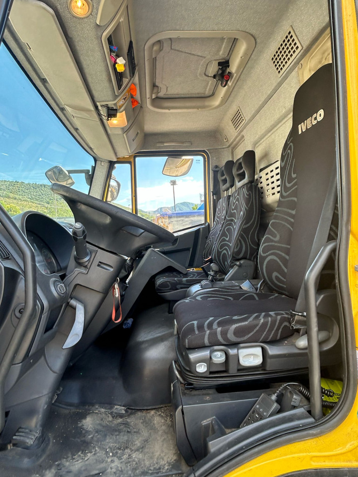 IVECO EUROCARGO 120E28P - Kamion kabinë-shasi: foto 3 IVECO EUROCARGO 120E28P - Kamion kabinë-shasi: foto 3