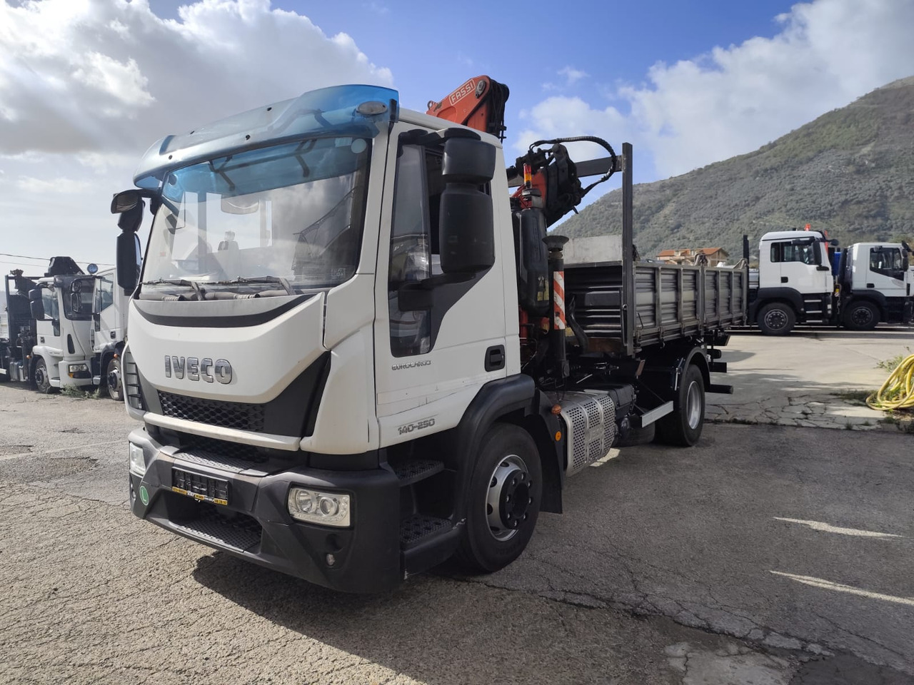 IVECO EUROCARGO 140-250 - Kamion me vinç: foto 1 IVECO EUROCARGO 140-250 - Kamion me vinç: foto 1