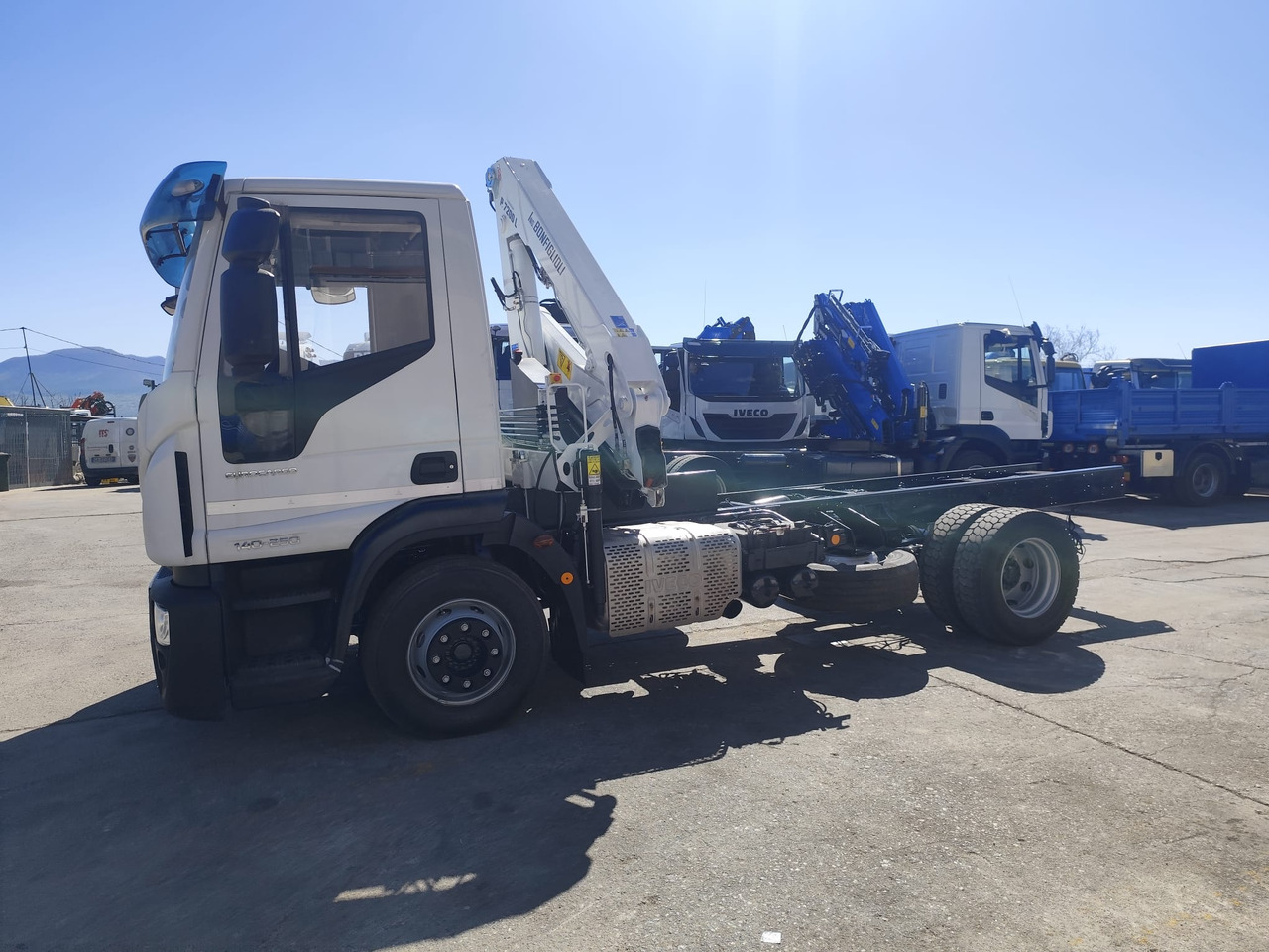 IVECO EUROCARGO 140-250 - Kamion me vinç: foto 4 IVECO EUROCARGO 140-250 - Kamion me vinç: foto 4
