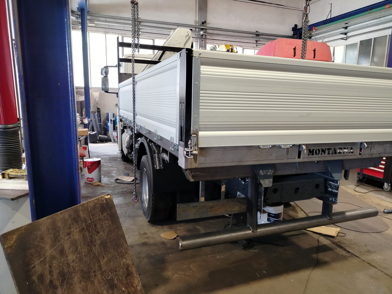 IVECO EUROCARGO 140-250 - Kamion me vinç: foto 4 IVECO EUROCARGO 140-250 - Kamion me vinç: foto 4