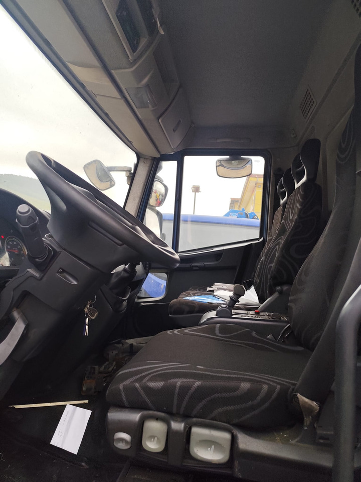 IVECO EUROCARGO 140E25 - Kamion kabinë-shasi: foto 4 IVECO EUROCARGO 140E25 - Kamion kabinë-shasi: foto 4
