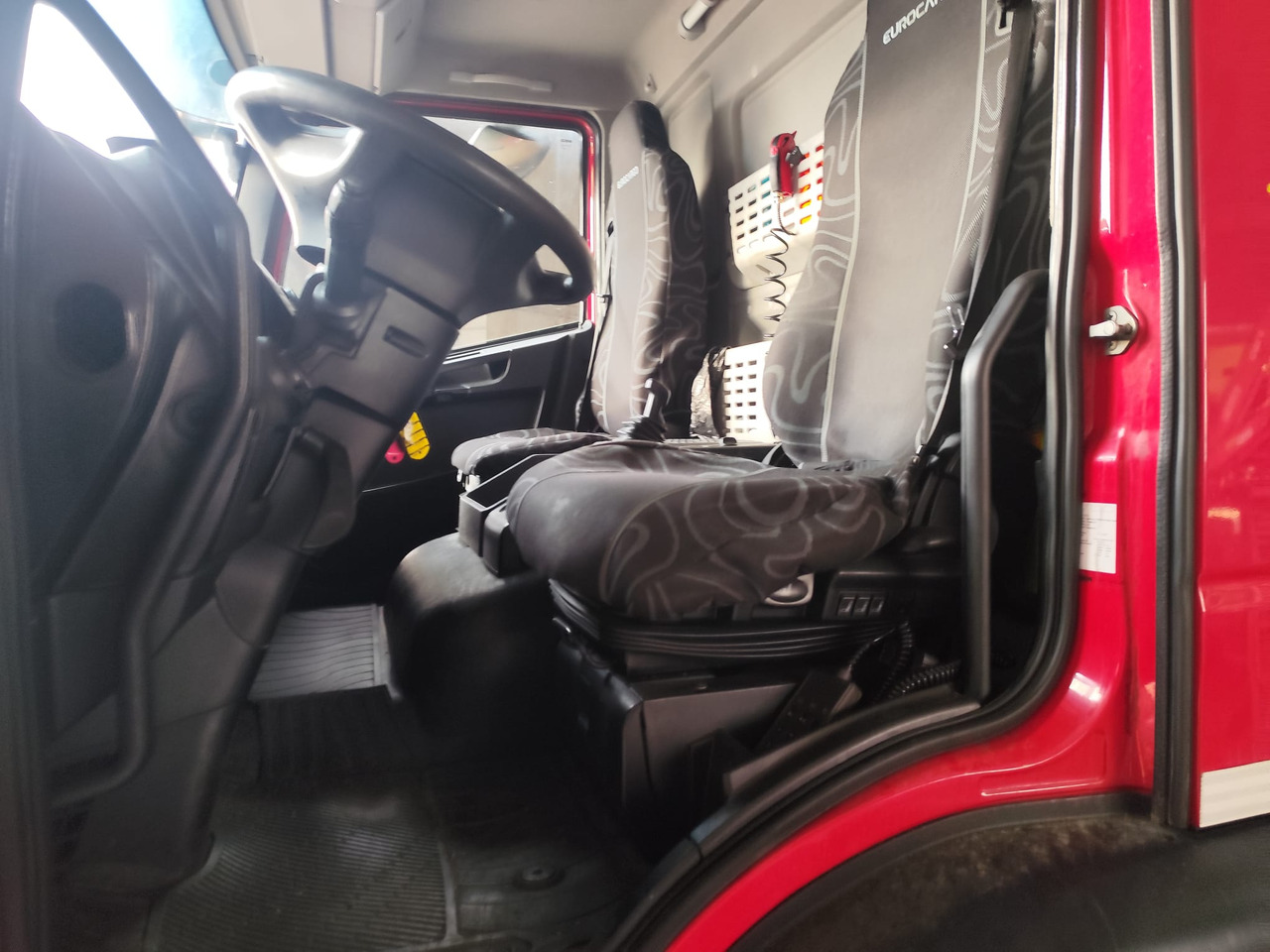 IVECO EUROCARGO 150-280 - Kamion kabinë-shasi: foto 4 IVECO EUROCARGO 150-280 - Kamion kabinë-shasi: foto 4