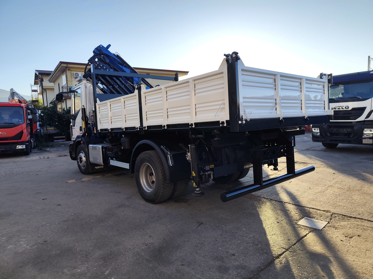 IVECO EUROCARGO 160-250 - Kamion me vinç: foto 3 IVECO EUROCARGO 160-250 - Kamion me vinç: foto 3