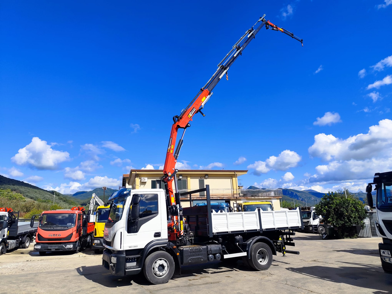 IVECO EUROCARGO 160-250 - Kamion me vinç, Kamion vetëshkarkues: foto 4 IVECO EUROCARGO 160-250 - Kamion me vinç, Kamion vetëshkarkues: foto 4