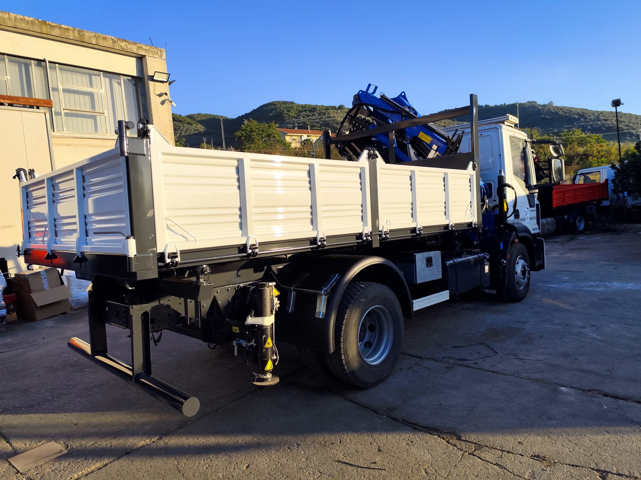 IVECO EUROCARGO 160-250 - Kamion me vinç: foto 4 IVECO EUROCARGO 160-250 - Kamion me vinç: foto 4