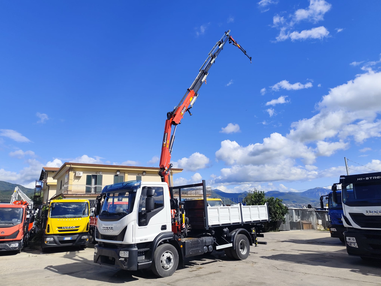 IVECO EUROCARGO 160-250 - Kamion me vinç, Kamion vetëshkarkues: foto 5 IVECO EUROCARGO 160-250 - Kamion me vinç, Kamion vetëshkarkues: foto 5