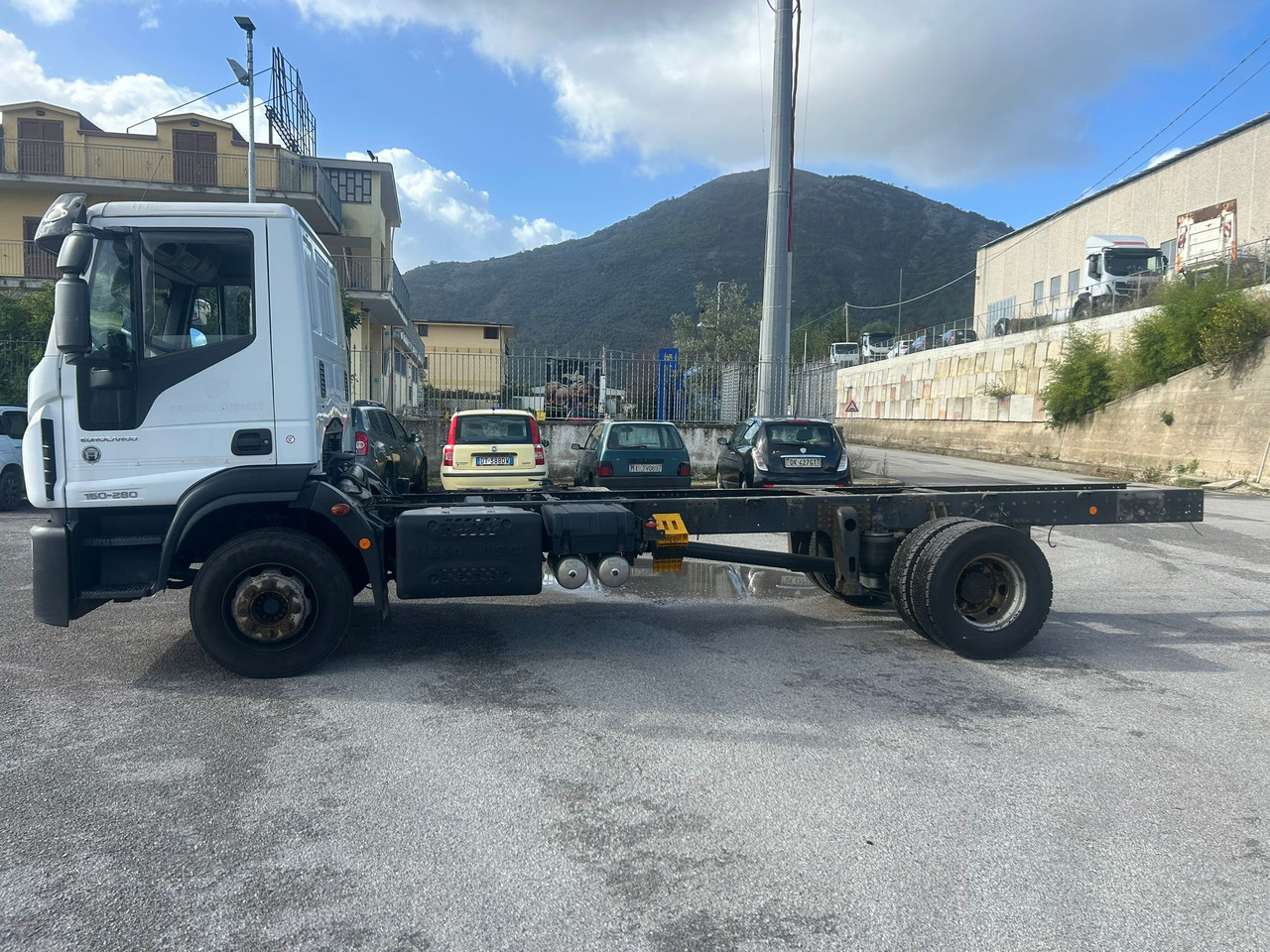 IVECO EUROCARGO 160-280 - Kamion kabinë-shasi, Kamion me vinç: foto 3 IVECO EUROCARGO 160-280 - Kamion kabinë-shasi, Kamion me vinç: foto 3