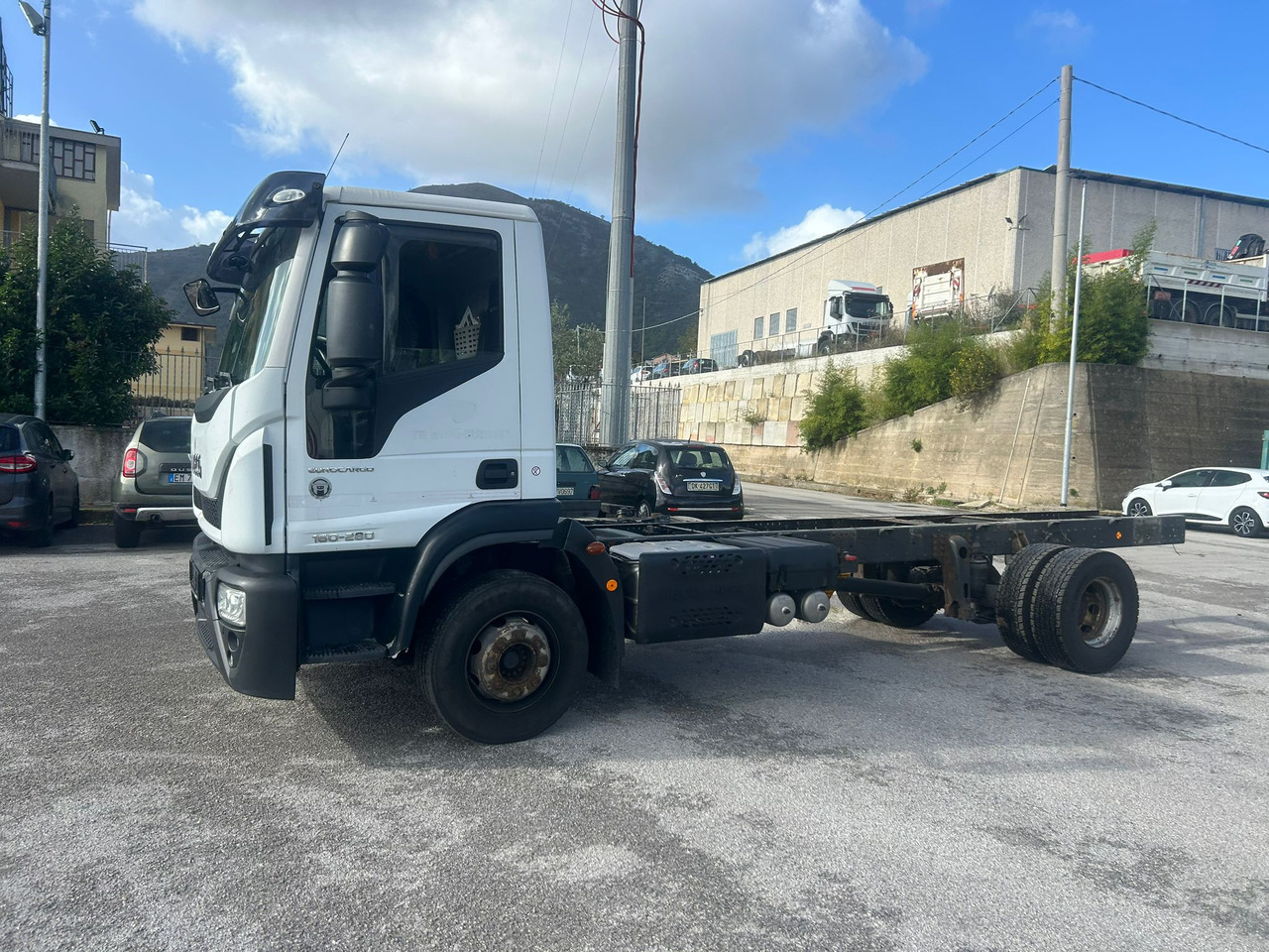 IVECO EUROCARGO 160-280 - Kamion kabinë-shasi, Kamion me vinç: foto 4 IVECO EUROCARGO 160-280 - Kamion kabinë-shasi, Kamion me vinç: foto 4