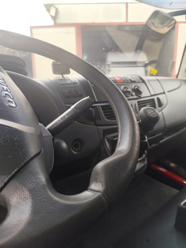 IVECO EUROCARGO 180E30 - Kamion me karroceri të hapur: foto 5 IVECO EUROCARGO 180E30 - Kamion me karroceri të hapur: foto 5