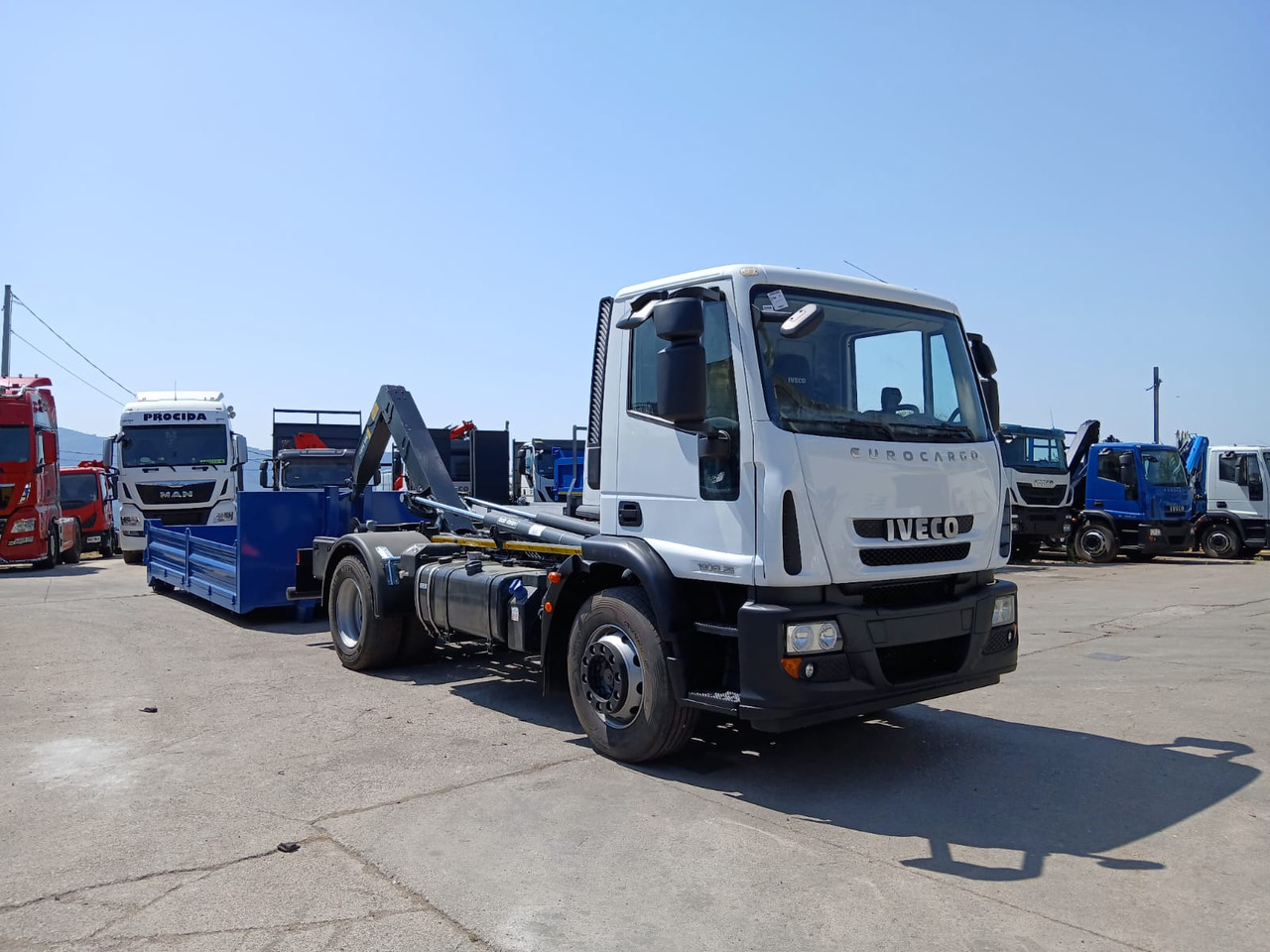 IVECO EUROCARGO 190EL25 - Kamion vetëngarkues: foto 1 IVECO EUROCARGO 190EL25 - Kamion vetëngarkues: foto 1