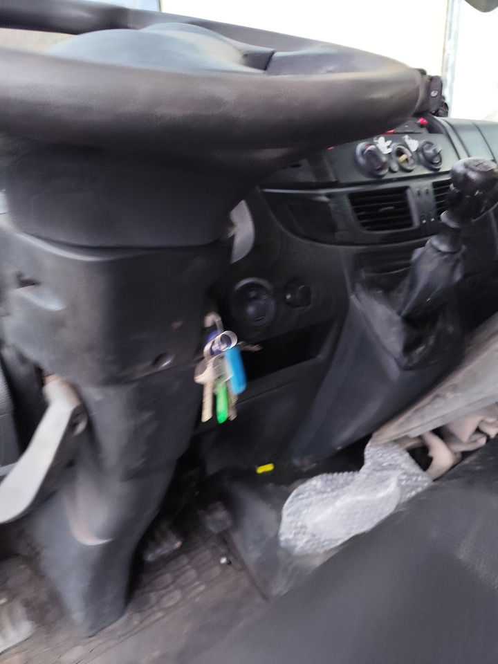 IVECO EUROCARGO 190EL28 - Kamion kabinë-shasi: foto 5 IVECO EUROCARGO 190EL28 - Kamion kabinë-shasi: foto 5