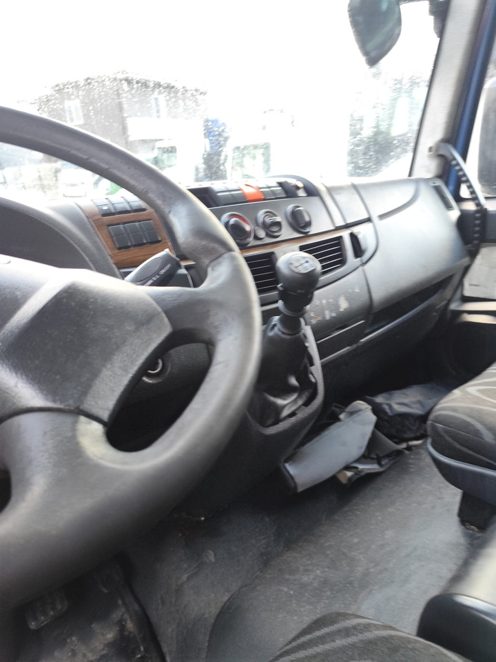 IVECO EUROCARGO 190EL28 - Kamion kabinë-shasi: foto 2 IVECO EUROCARGO 190EL28 - Kamion kabinë-shasi: foto 2