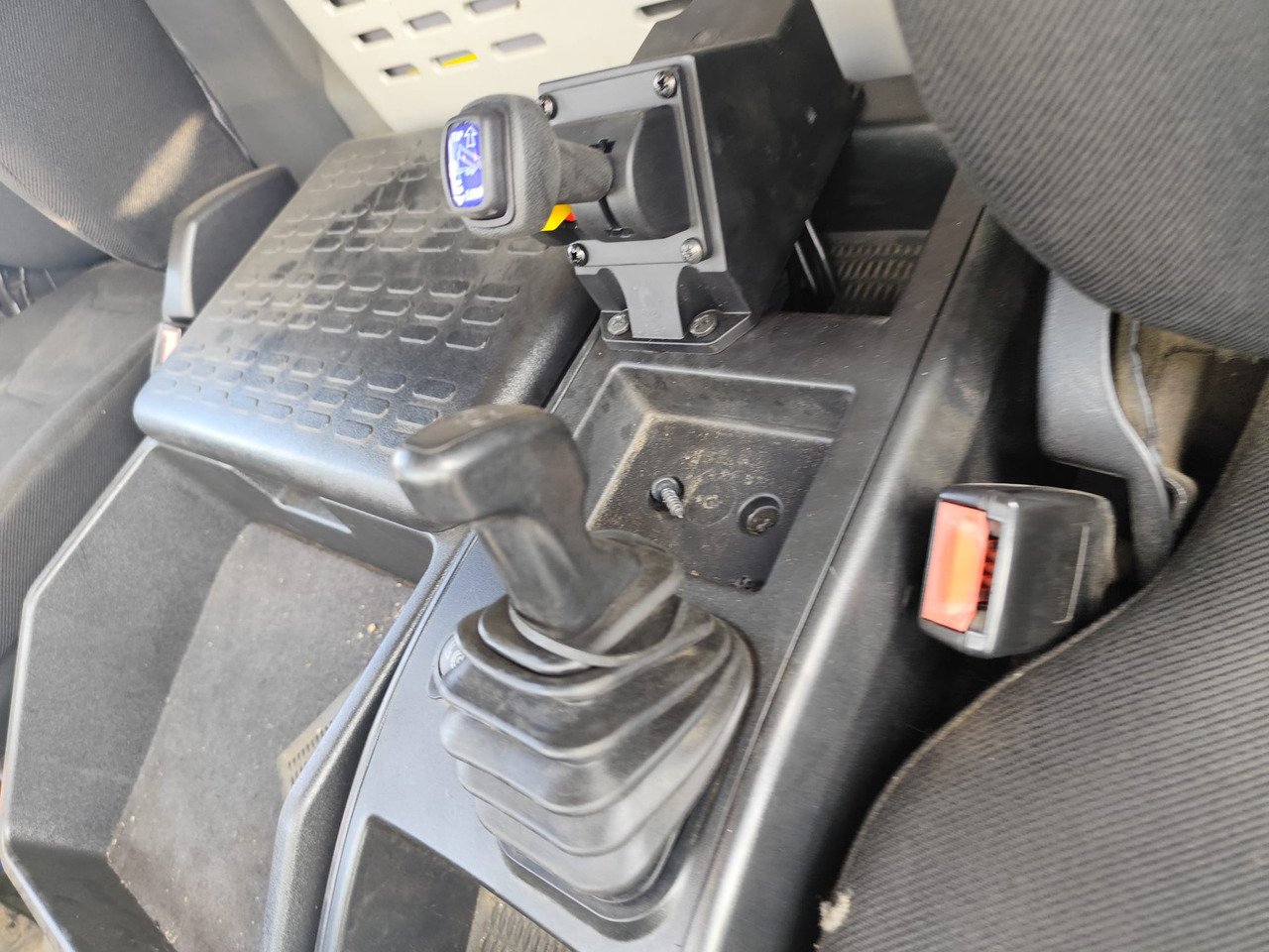 IVECO EUROCARGO 75-160 - Kamion me vinç: foto 5 IVECO EUROCARGO 75-160 - Kamion me vinç: foto 5