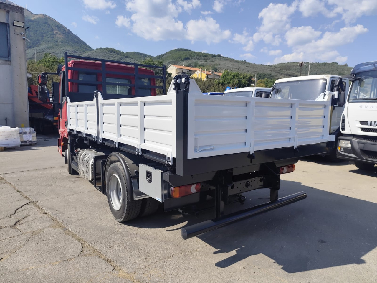 IVECO EUROCARGO 80-190 - Kamion kabinë-shasi: foto 5 IVECO EUROCARGO 80-190 - Kamion kabinë-shasi: foto 5