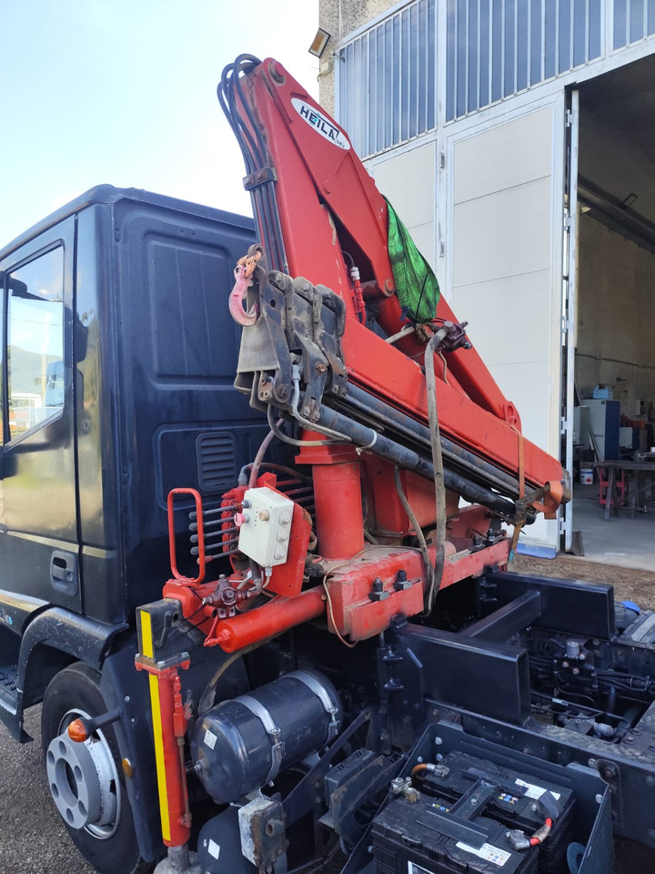 IVECO EUROCARGO 80E18 - Kamion me vinç, Kamion vetëshkarkues: foto 3 IVECO EUROCARGO 80E18 - Kamion me vinç, Kamion vetëshkarkues: foto 3