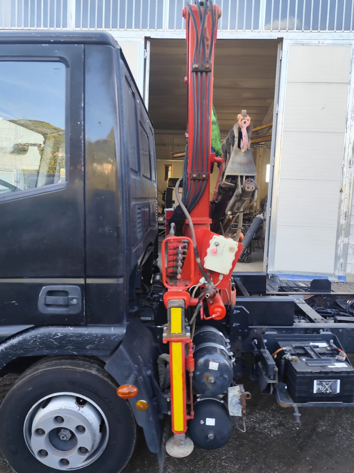 IVECO EUROCARGO 80E18 - Kamion me vinç, Kamion vetëshkarkues: foto 4 IVECO EUROCARGO 80E18 - Kamion me vinç, Kamion vetëshkarkues: foto 4