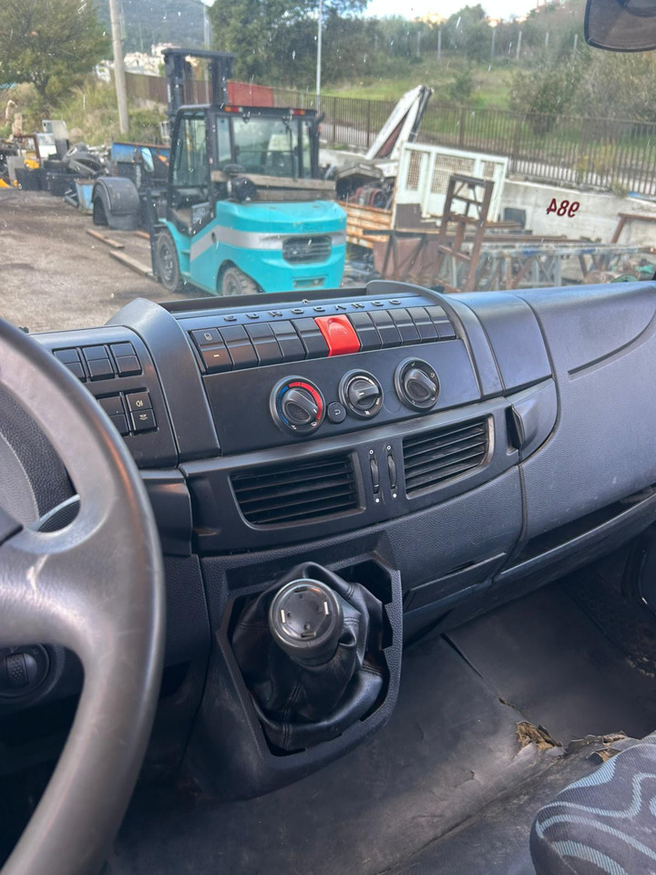 IVECO EUROCARGO 80E18 - Kamion me vinç, Kamion vetëshkarkues: foto 4 IVECO EUROCARGO 80E18 - Kamion me vinç, Kamion vetëshkarkues: foto 4