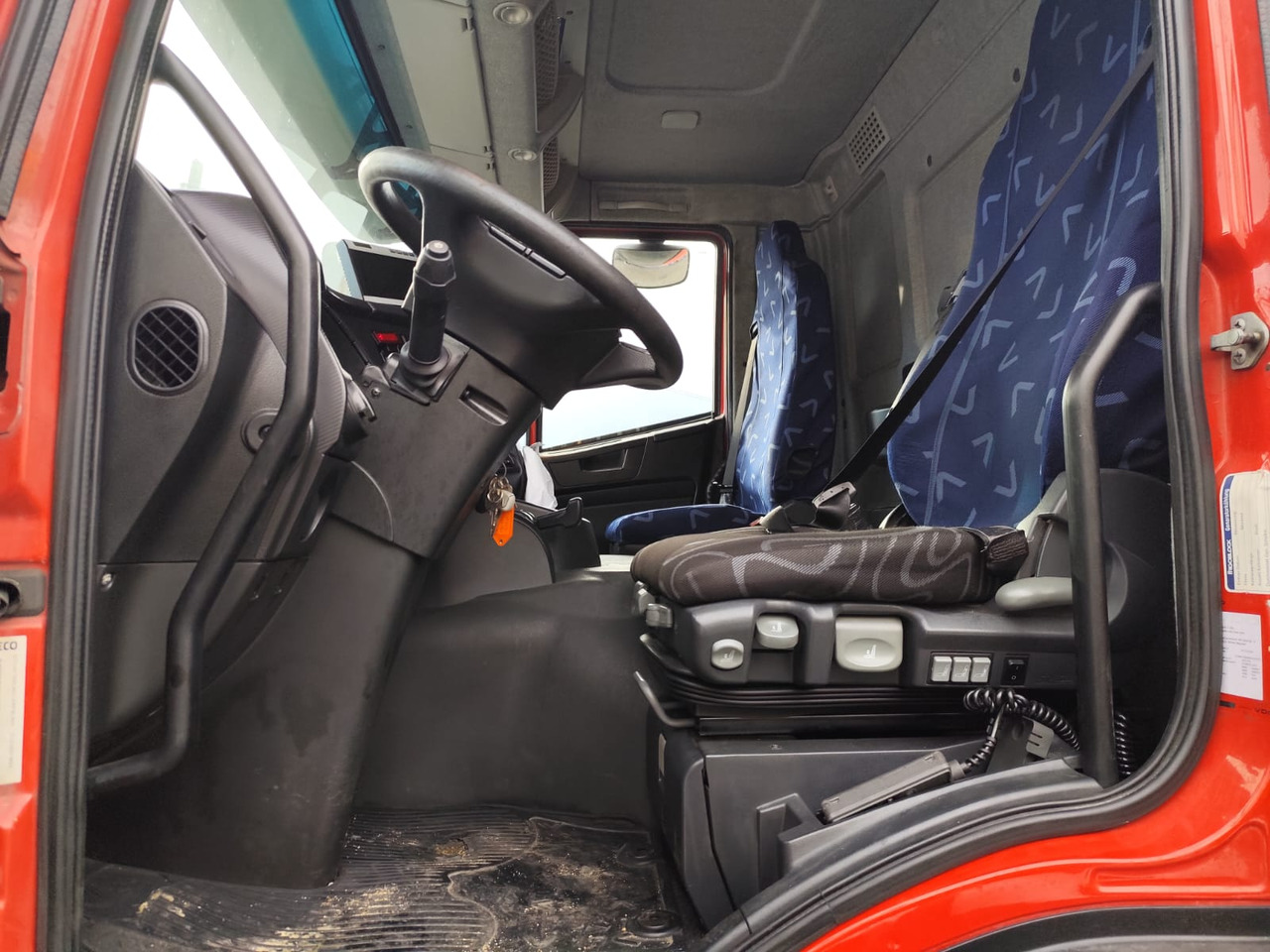 IVECO STRALIS 190S31 - Kamion vetëngarkues: foto 3 IVECO STRALIS 190S31 - Kamion vetëngarkues: foto 3