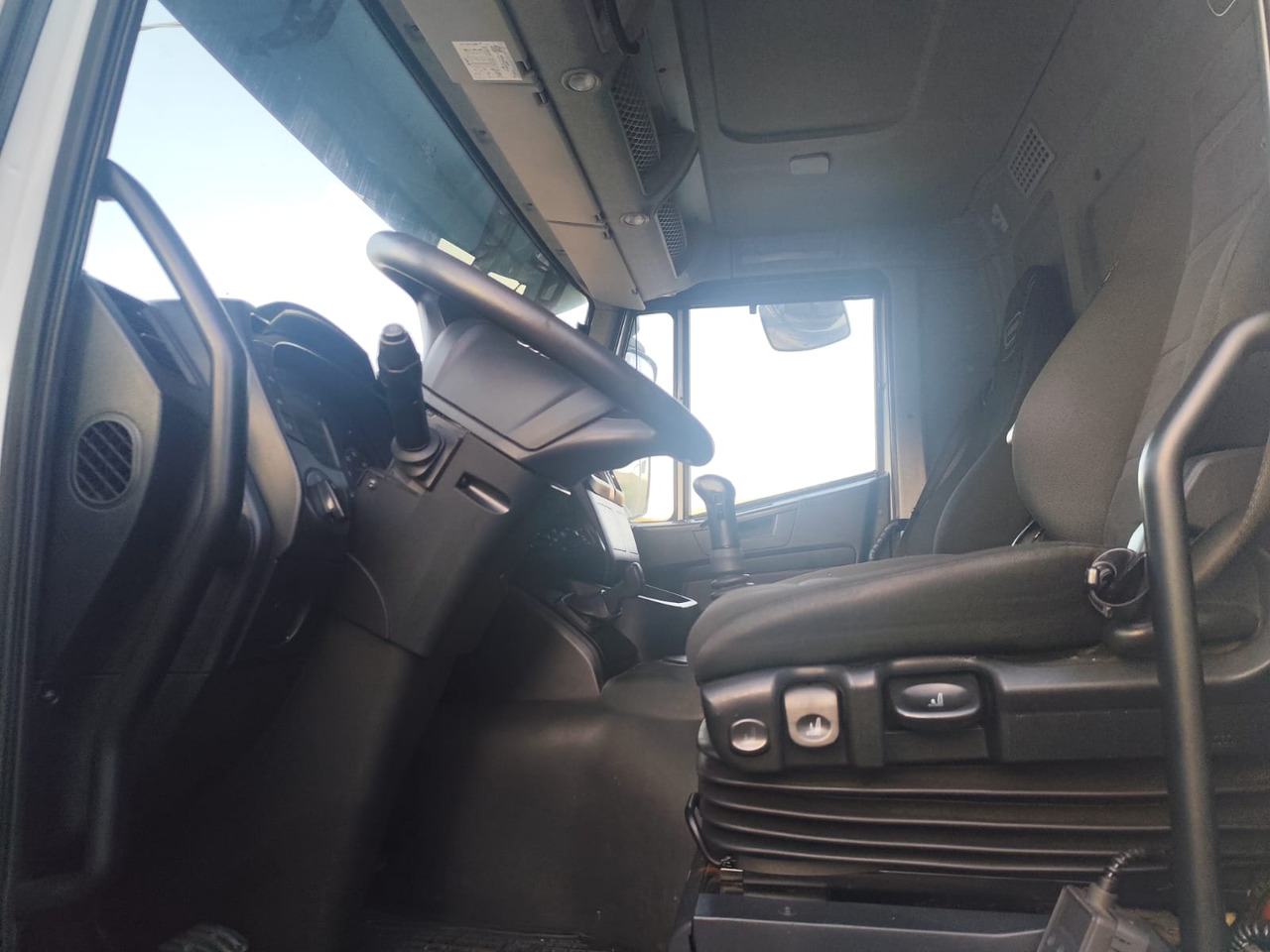 IVECO STRALIS AD 260S31 XP - Kamion kabinë-shasi: foto 2 IVECO STRALIS AD 260S31 XP - Kamion kabinë-shasi: foto 2