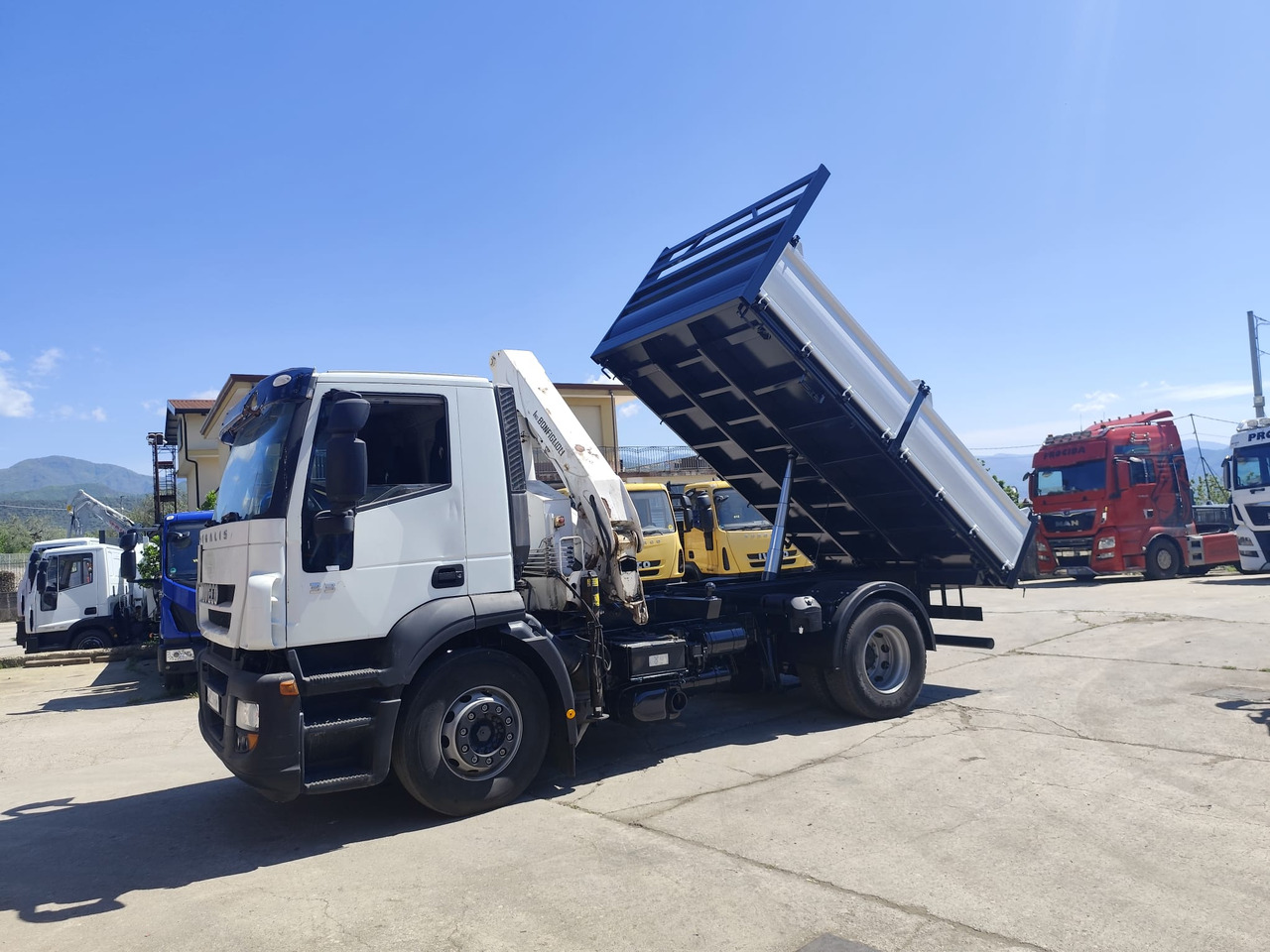 IVECO STRALIS CUBE 190S33 - Kamion me vinç: foto 1 IVECO STRALIS CUBE 190S33 - Kamion me vinç: foto 1
