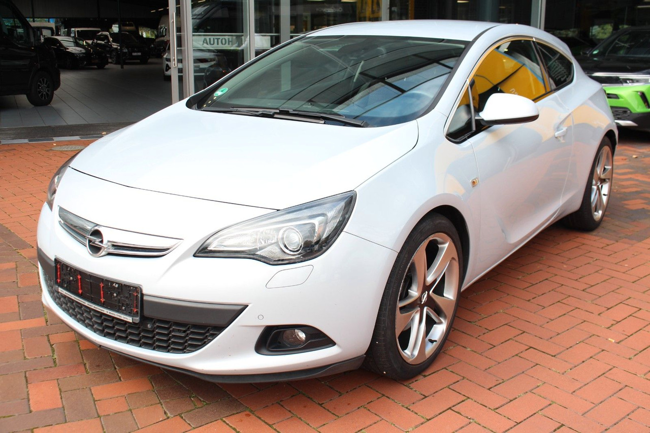 Opel Astra J GTC Innovation - Hatchback: foto 1 Opel Astra J GTC Innovation - Hatchback: foto 1