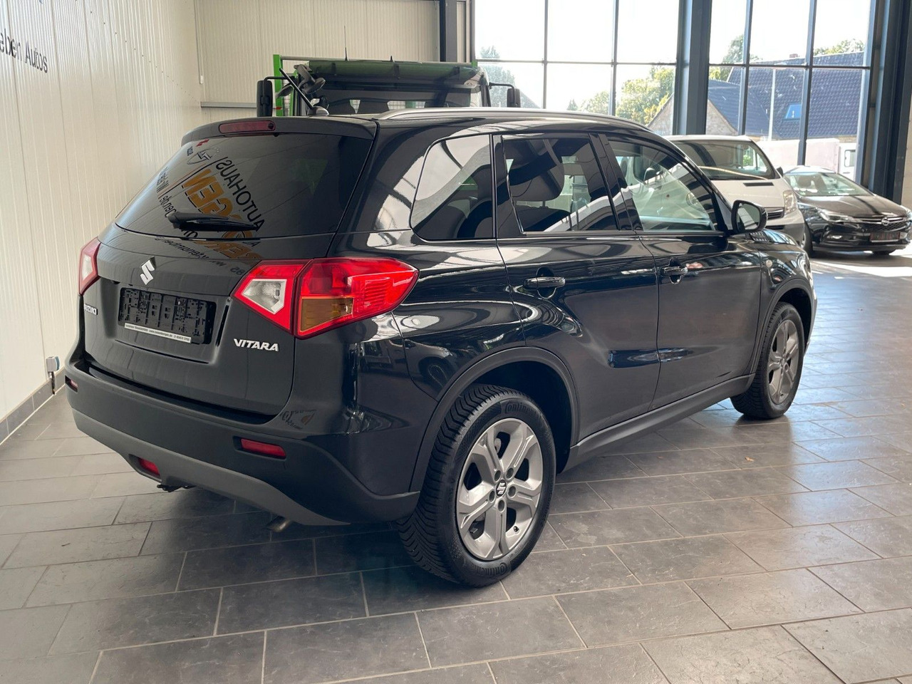 Suzuki Vitara 1.6 Comfort 4x2 AHK Allwetterreifen - SUV: foto 3 Suzuki Vitara 1.6 Comfort 4x2 AHK Allwetterreifen - SUV: foto 3