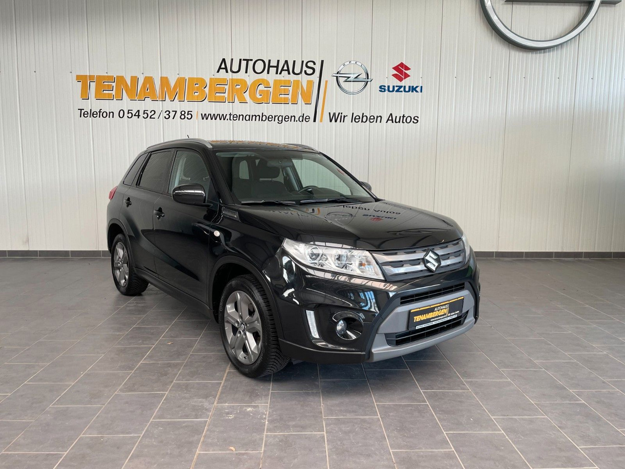 Suzuki Vitara 1.6 Comfort 4x2 AHK Allwetterreifen - SUV: foto 1 Suzuki Vitara 1.6 Comfort 4x2 AHK Allwetterreifen - SUV: foto 1