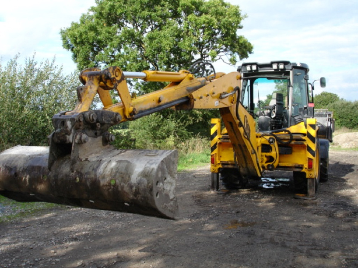 JCB 3CX CONTRACTOR - Fadromë me shkarkim nga prapa: foto 3 JCB 3CX CONTRACTOR - Fadromë me shkarkim nga prapa: foto 3