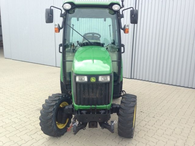 JOHN DEERE 3720 - Traktor: foto 1 JOHN DEERE 3720 - Traktor: foto 1