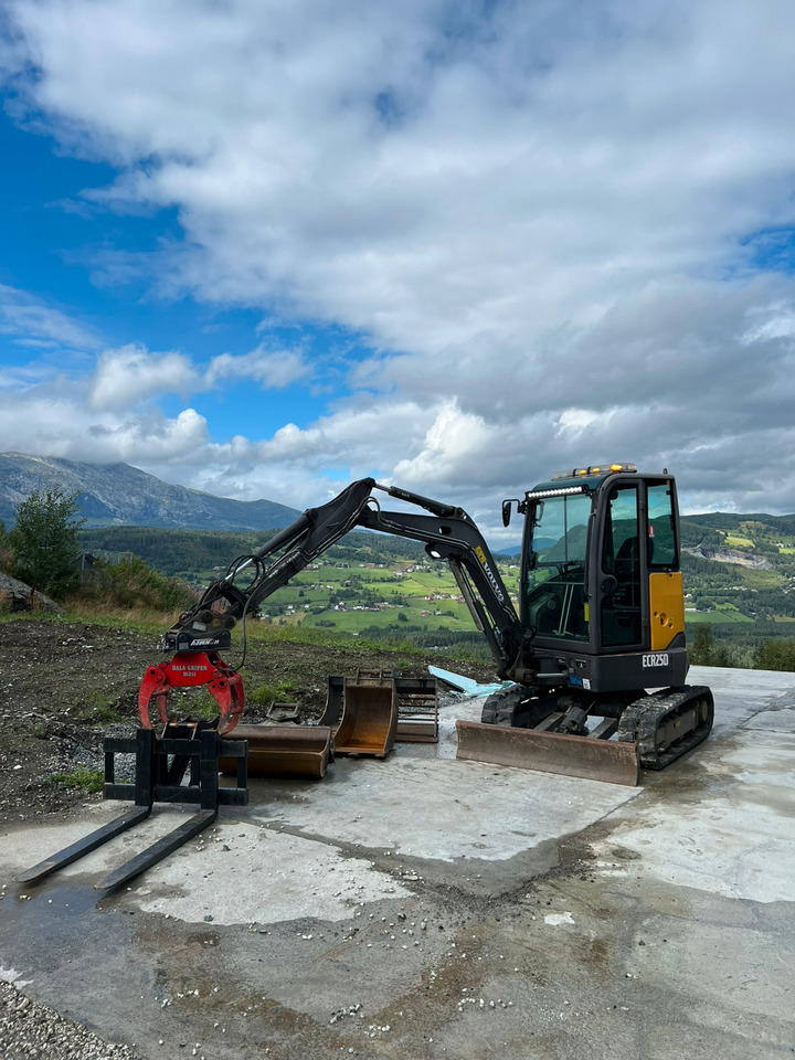 Volvo ECR25D - Ekskavator: foto 1 Volvo ECR25D - Ekskavator: foto 1