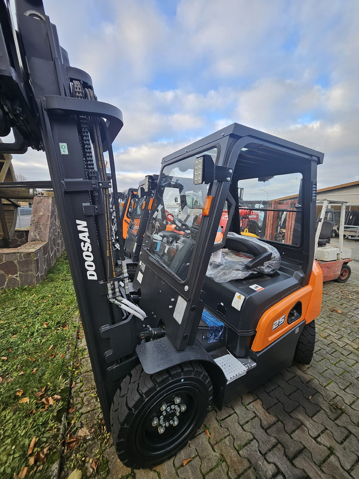 Doosan D30NXS - Pirun më naftë: foto 4 Doosan D30NXS - Pirun më naftë: foto 4