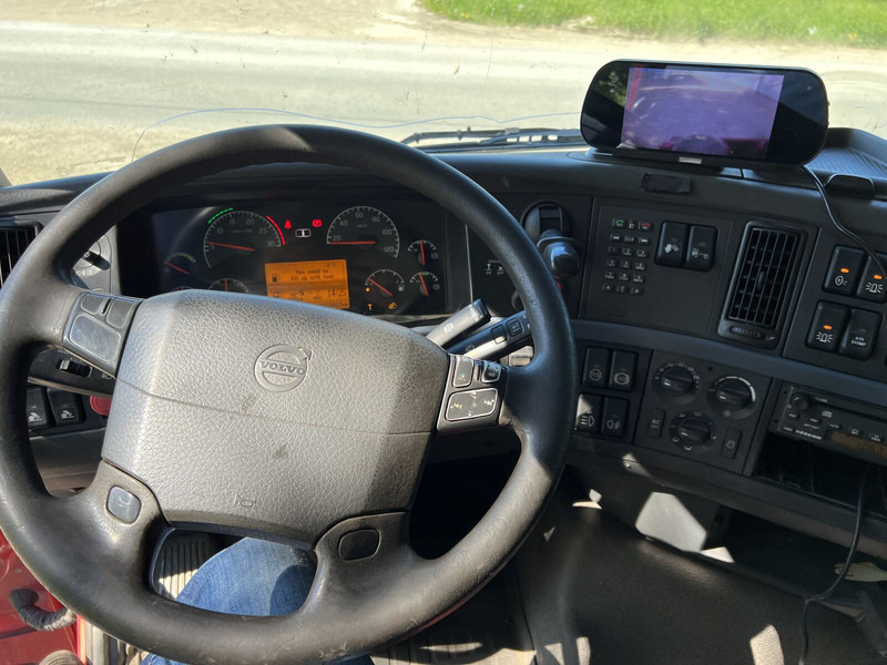 Interior photo 1: Kamion vetëngarkues Volvo FH480