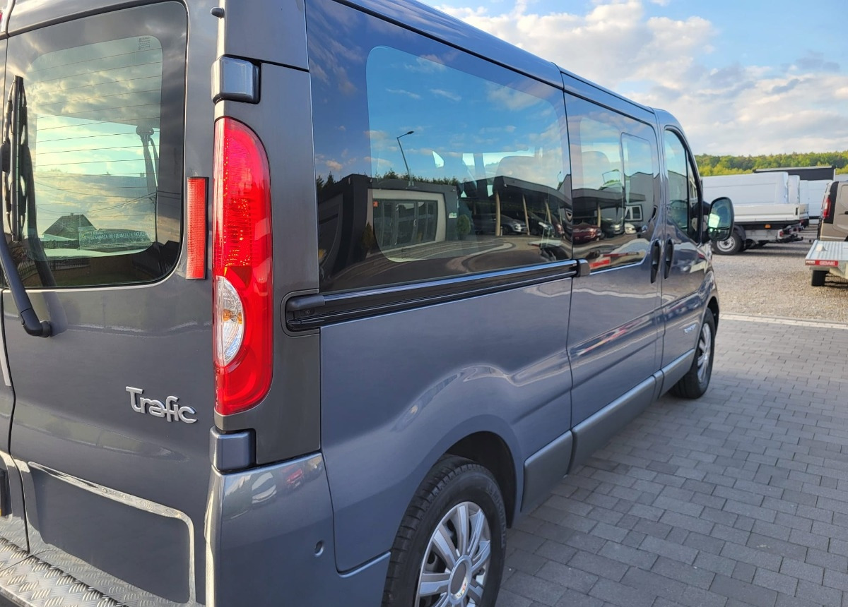 Renault Trafic 9 -osobowy Salon Polska I właściciel Bezwypadkowy Lakier - Minibus, Furgon pasagjerësh: foto 3 Renault Trafic 9 -osobowy Salon Polska I właściciel Bezwypadkowy Lakier - Minibus, Furgon pasagjerësh: foto 3