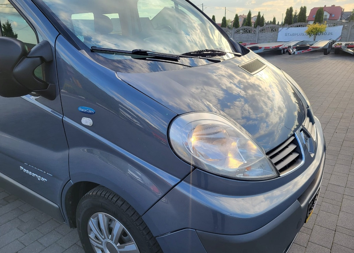 Renault Trafic 9 -osobowy Salon Polska I właściciel Bezwypadkowy Lakier - Minibus, Furgon pasagjerësh: foto 2 Renault Trafic 9 -osobowy Salon Polska I właściciel Bezwypadkowy Lakier - Minibus, Furgon pasagjerësh: foto 2