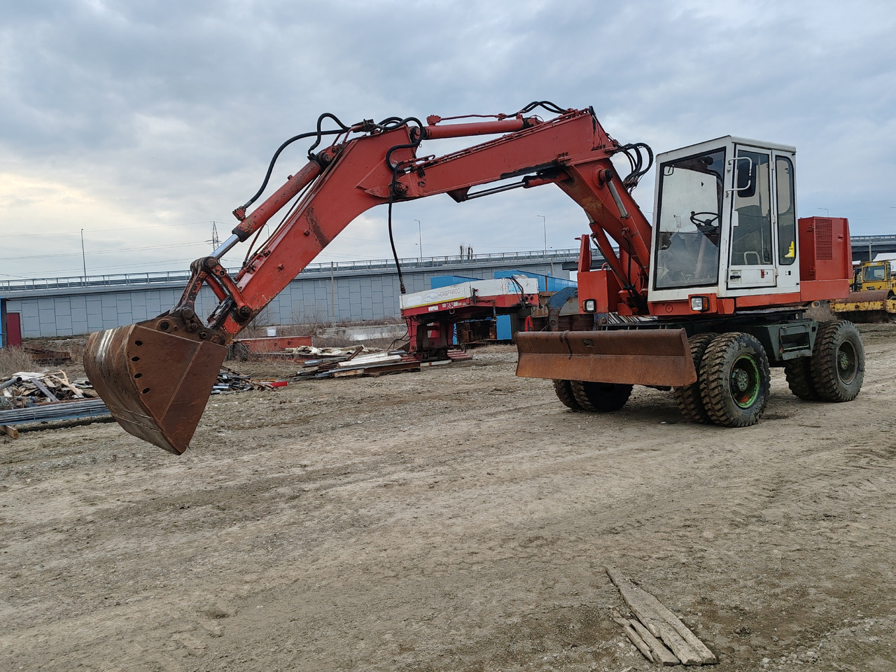 Case Poclain 61P - Ekskavator me goma: foto 3 Case Poclain 61P - Ekskavator me goma: foto 3