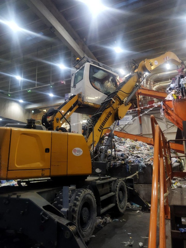 Liebherr LH22 M Litronic - Ekskavator për mbetje: foto 1 Liebherr LH22 M Litronic - Ekskavator për mbetje: foto 1
