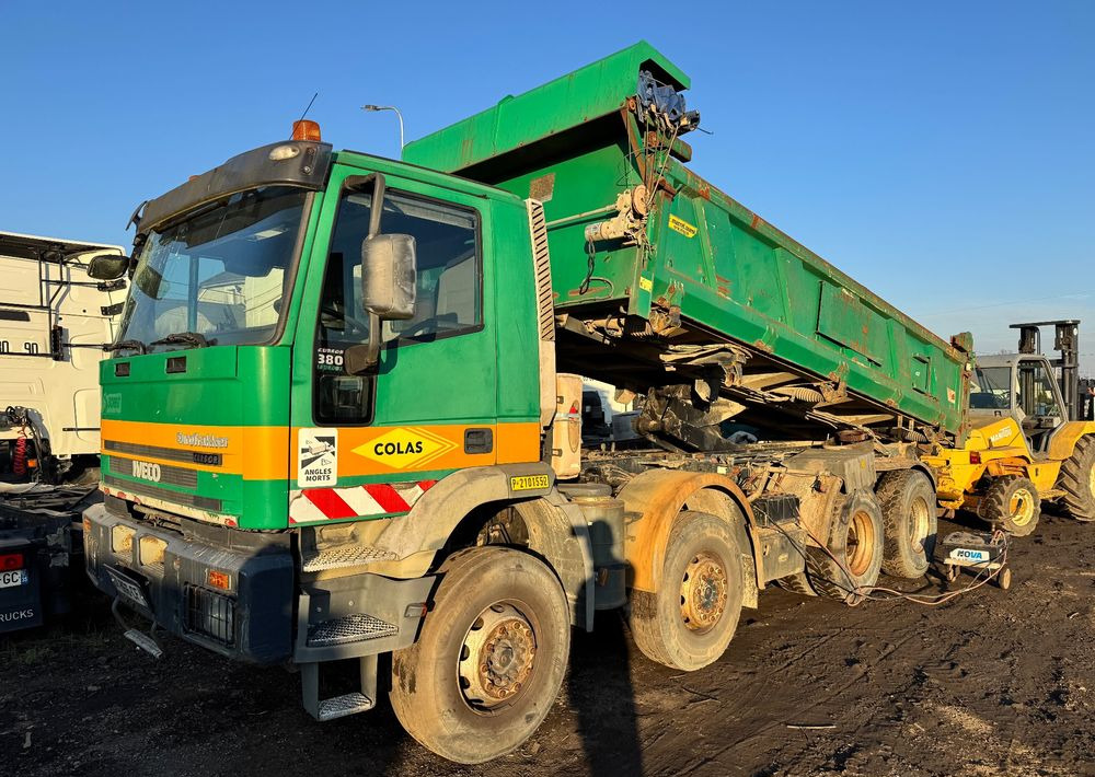 Iveco EuroTrakker - Kamion vetëshkarkues: foto 1 Iveco EuroTrakker - Kamion vetëshkarkues: foto 1