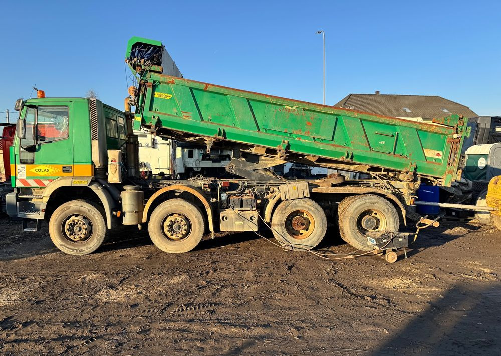 Iveco EuroTrakker - Kamion vetëshkarkues: foto 3 Iveco EuroTrakker - Kamion vetëshkarkues: foto 3